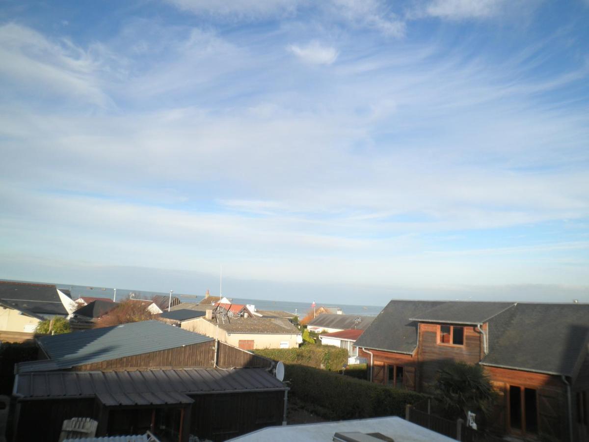 Appartement F1 mansardé à 100m de la plage, proche de Arromanches et des plages du Débarquement Saint-Come-de-Fresne Exterior foto